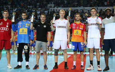 Aleix Gómez (número 38) dins del set ideal del Mundial júnior d'handbol